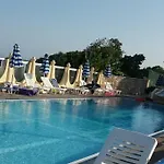 酒店 尼瓦纳海滩酒店 3*